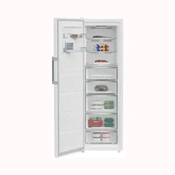 Beko congelatore verticale bianco con porta aperta e ripiani con alimenti surgelati
