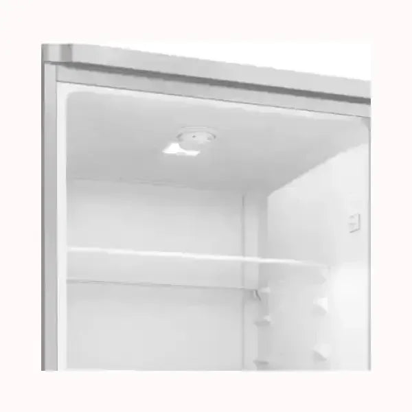 Interno bianco di frigorifero BEKO con ripiani trasparenti e illuminazione a LED