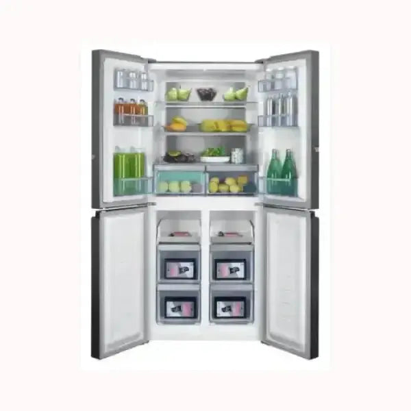 Frigorifero BEKO a quattro porte con ampio spazio interno e scomparti per bevande e alimenti