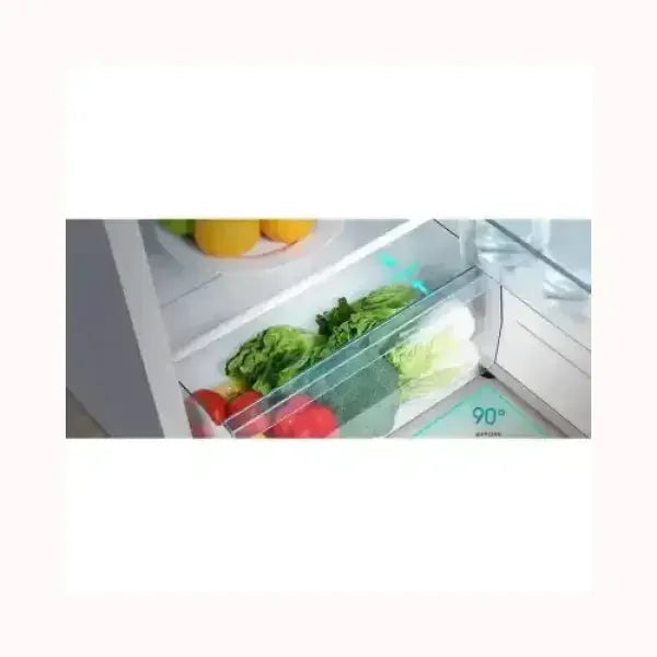 Interno frigorifero HISENSE con verdure fresche e cassettone aperto a 90 gradi