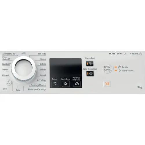 Pannello di controllo della lavatrice HOTPOINT con display digitale e diverse impostazioni per lavaggi efficienti
