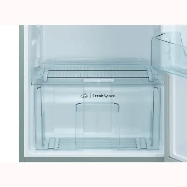 Dettaglio interno cassetto FreshSpace frigorifero Indesit per conservazione frutta e verdura