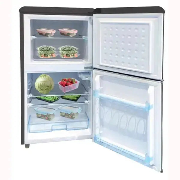 Frigo doppia porta retro DCG aperto con scaffali contenenti verdure fresche e alimenti