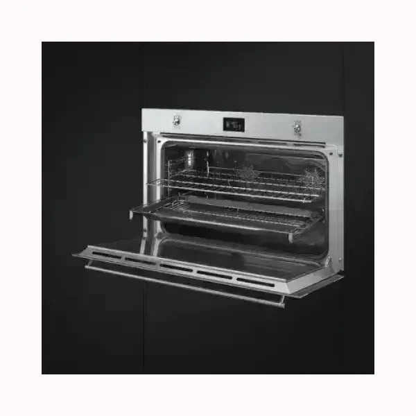 Forno SMEG incasso in acciaio inox con sportello aperto e griglie interne visibili