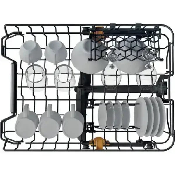 Whirlpool lavastoviglie con cestello superiore pieno di piatti tazze e bicchieri organizzati per il lavaggio
