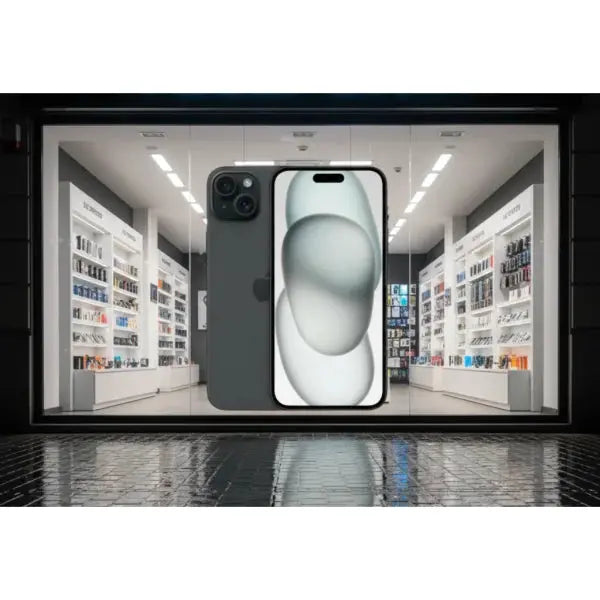 iPhone 15 Plus grigio con display luminoso in un negozio di elettronica moderno