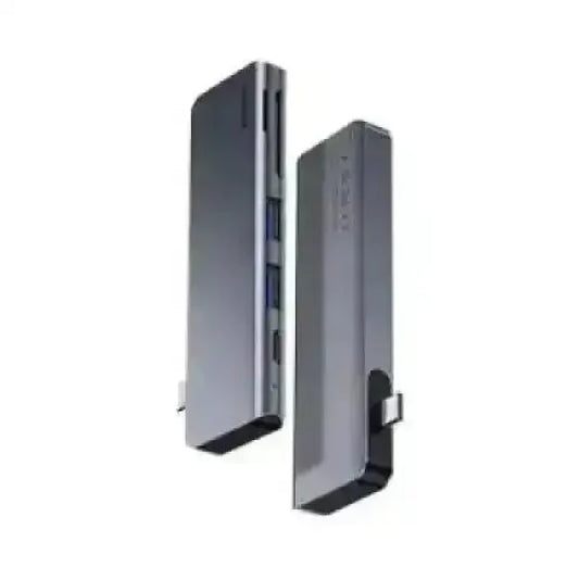 Hub USB C Baseus in alluminio grigio con porte USB A multiple e lettore schede compatto per laptop