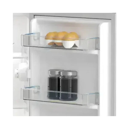 Interno del Beko mini frigo con ripiani porta uova e bottiglie in plastica trasparente