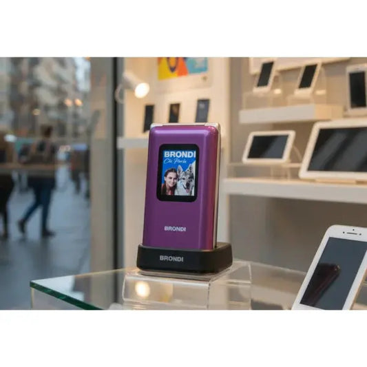 Cellulare per anziani Brondi Amico con display grande e design ergonomico in esposizione