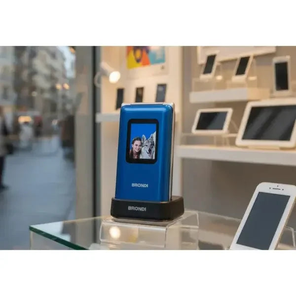 Cellulare Brondi Amico, design compatto con supporto e funzione video per facilitare la comunicazione degli anziani