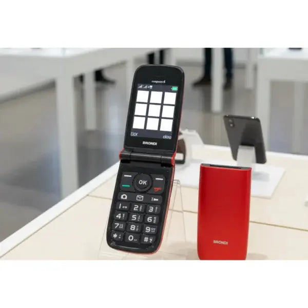 Cellulare Brondi Magnum 4 a conchiglia con tasti grandi e display semplice per anziani