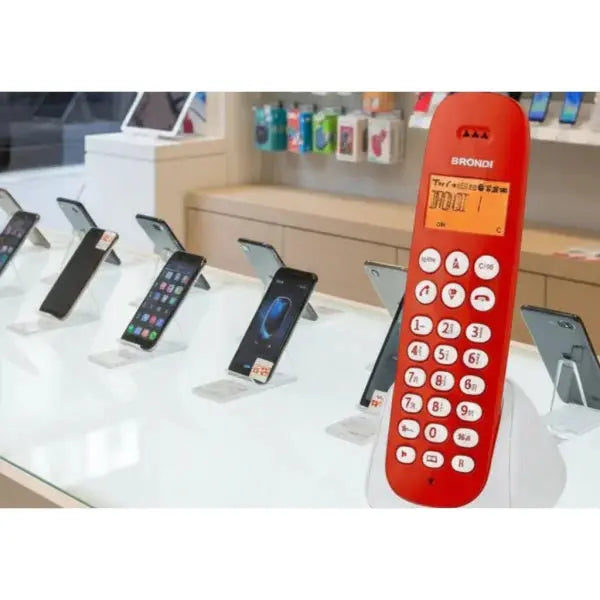 Telefono Cordless Brondi rosso con tasti grandi in esposizione in negozio di elettronica