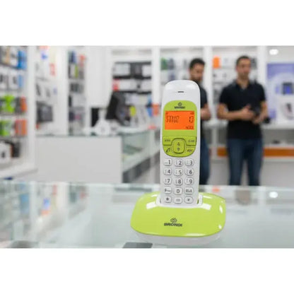 Telefono Cordless Brondi verde con display illuminato in un negozio di elettronica