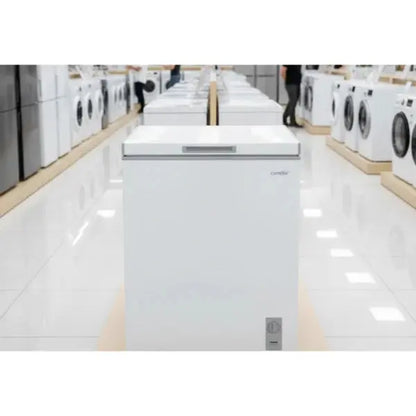 Congelatore a Pozzetto Comfee in bianco, ideale per congelare alimenti e ottimizzare lo spazio