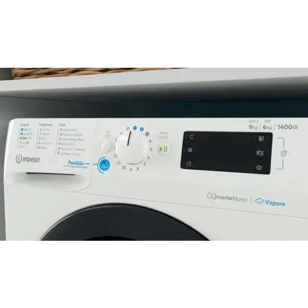 Pannello di controllo della lavasciuga INDESIT con display digitale e manopola per selezione programmi