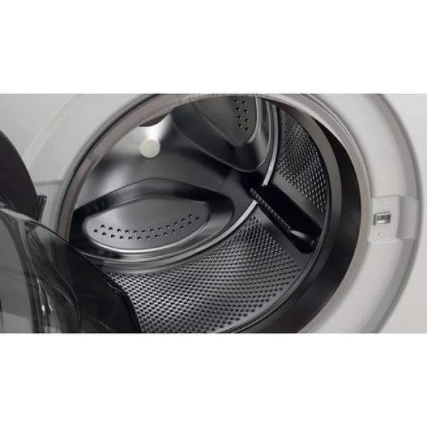 Interno del cestello di una lavatrice Whirlpool con sportello aperto e design in acciaio inox