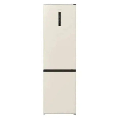 Frigorifero combinato Hisense in beige con design elegante e capacità spaziosa per conservare gli alimenti