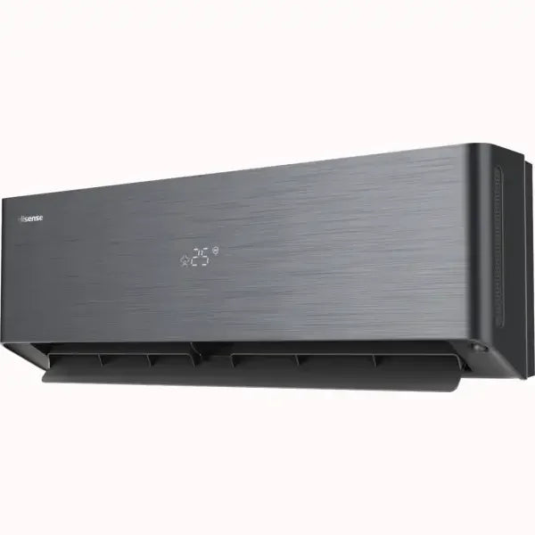 Condizionatore Hisense modello moderno grigio con display digitale integrato temperatura 25 gradi