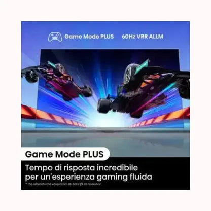 HISENSE TV televisore con Game Mode PLUS mostra auto da corsa che escono dallo schermo per gaming fluido