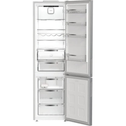 Frigo combinato Hotpoint bianco con porta aperta e cassetti interni spaziosi