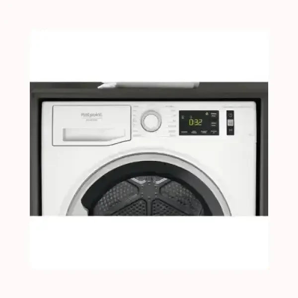 Asciugatrice Hotpoint bianca con display digitale e oblo frontale per asciugatura efficiente