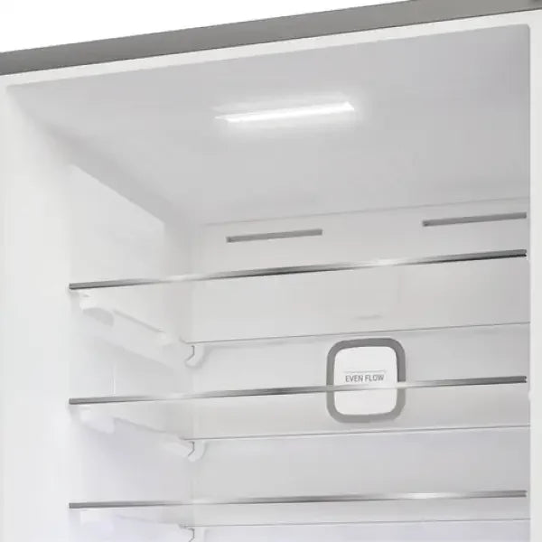 Interno bianco di frigorifero Hotpoint con ripiani in vetro trasparente e flusso d'aria uniforme
