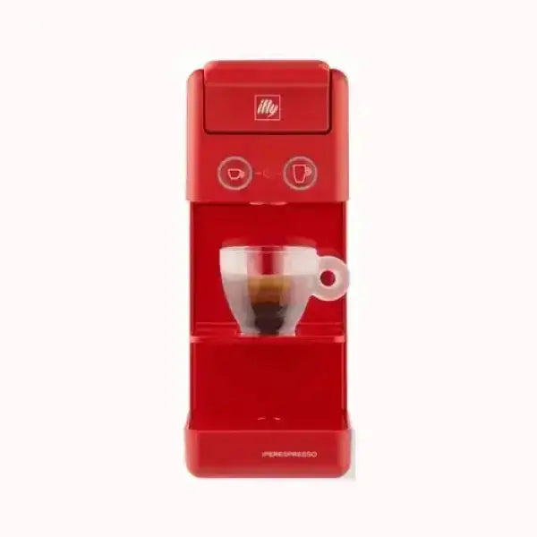 Macchina da caffè Illy rossa compatta con tazza di caffè espresso trasparente