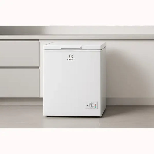 Congelatore a pozzo bianco INDESIT compatto con apertura superiore e regolazione temperatura