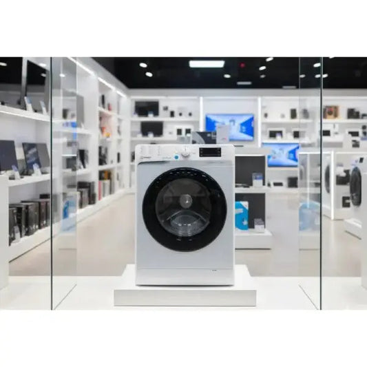 Lavasciuga INDESIT elegante con design bianco, in esposizione in un negozio hi-tech