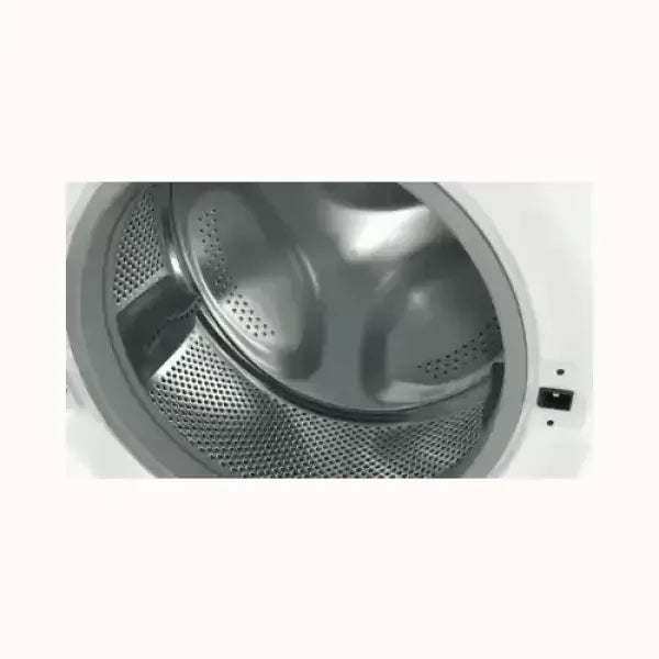 Interno cestello lavatrice INDESIT in acciaio inox con apertura frontale per lavaggi efficienti