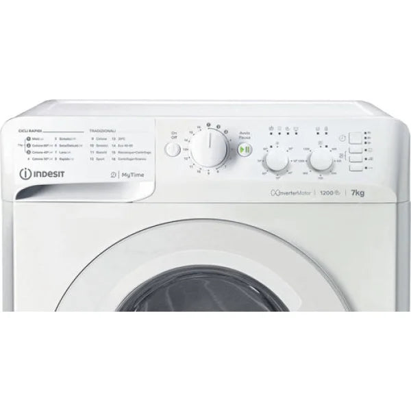 Lavatrice Indesit bianca con capacità 7 kg e motore inverter da 1200 giri al minuto