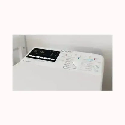 Pannello di controllo bianco lavatrice indesit con display digitale e pulsanti funzione