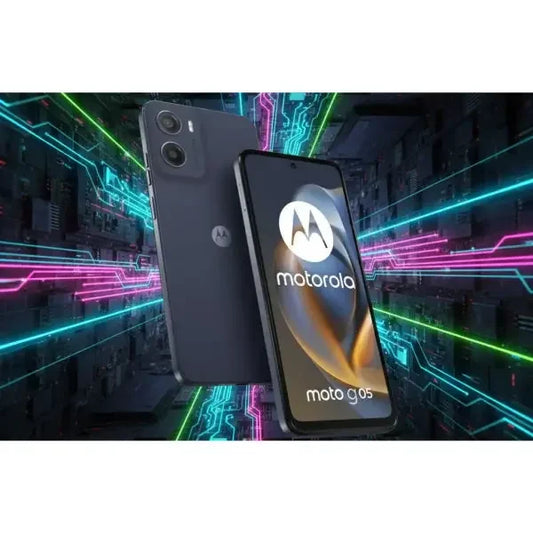 Smartphone Motorola Moto G05 in blu con schermo grande e design elegante