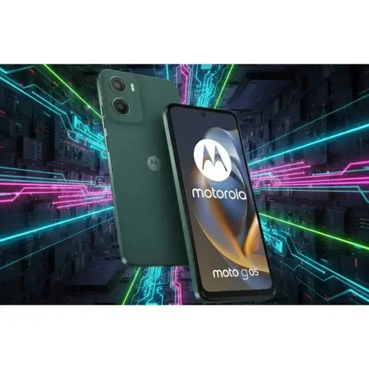 Smartphone Motorola moto g05 in verde con design elegante e schermo dettagliato