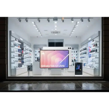 Negozio Samsung che mostra il tablet Samsung SM-X930 Galaxy Tab S11 Ultra in vetrina con accessori