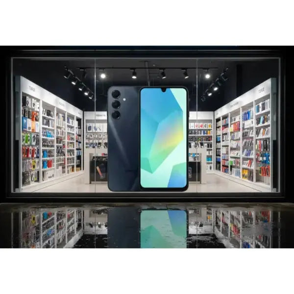 Smartphone Samsung con schermo grande in un negozio di elettronica elegante