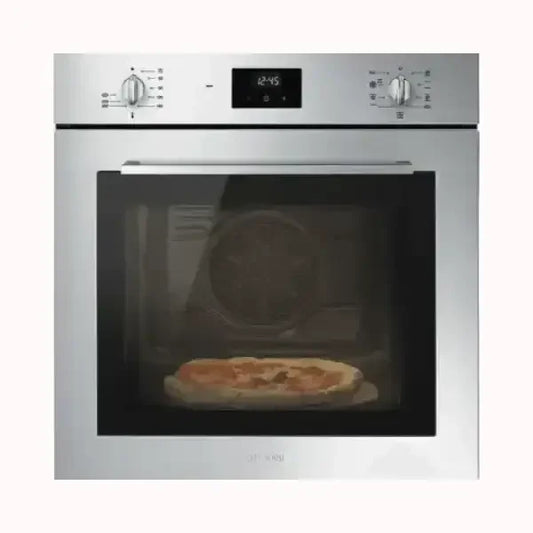 Forno da incasso SMEG in acciaio inox con pizza all'interno e comandi manuali