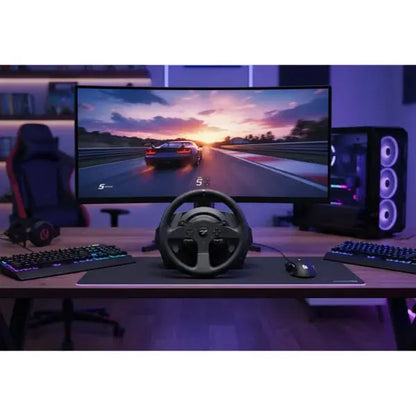 Volante Thrustmaster con supporto per giochi di corse, configurato su scrivania con monitor curvo