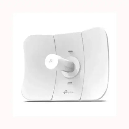 Access Point esterno direzionale bianco TPLINK con antenna centrale e staffa di montaggio per esterni