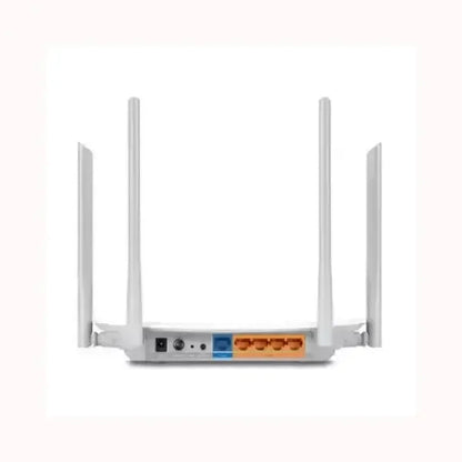 Router TPLINK bianco con quattro antenne esterne e porte Ethernet per connessione internet