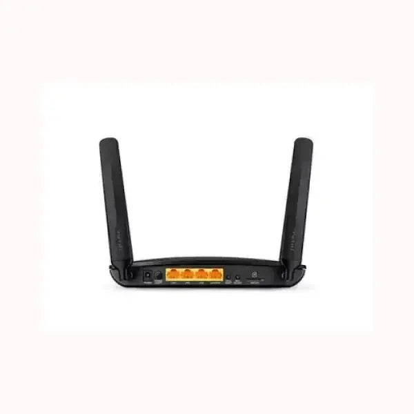 Router TPLink nero con due antenne esterne e porte Ethernet multiple sul retro
