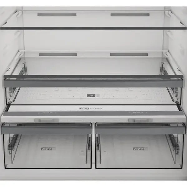 Interno frigorifero Whirlpool con ripiani in vetro e compartimenti trasparenti per conservazione alimenti