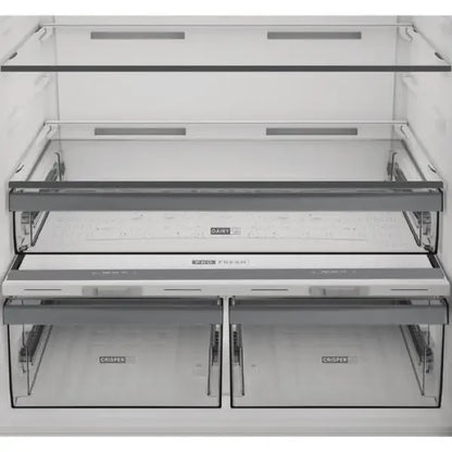 Interno frigorifero Whirlpool con ripiani in vetro e compartimenti trasparenti per conservazione alimenti