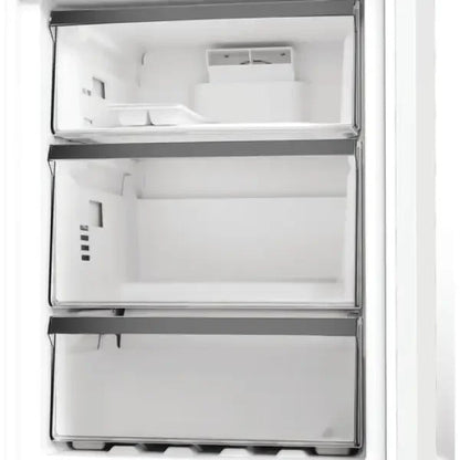 Interno di frigo combinato Whirlpool con cassetti trasparenti per conservazione alimenti