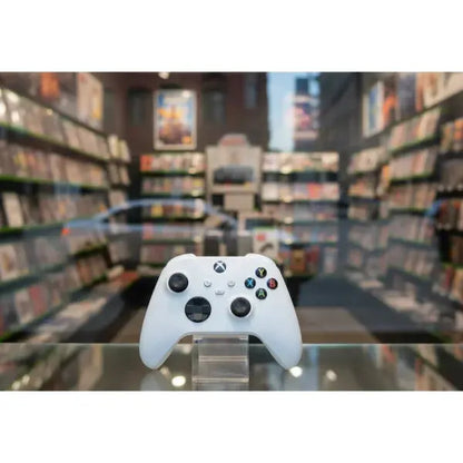 Controller wireless Xbox Serie XS in bianco, perfetto per giochi su console e multiplayer.