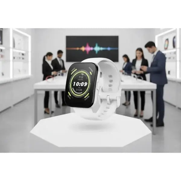 Smartwatch Xiaomi bianco con display touch e funzioni di monitoraggio fitness in una showroom moderna